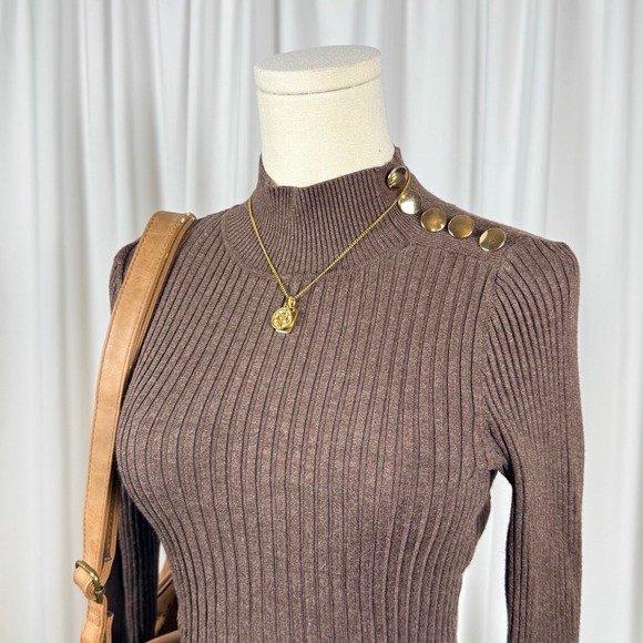 Ribbed Turtleneck Sweater Brown Good Button Shoulder Long Sleeve Fitted Top - Picture 2 of 4